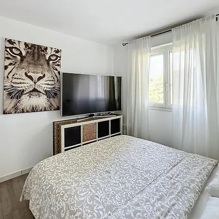 3 Pieces Paisible Parking Et Piscine Appartamento